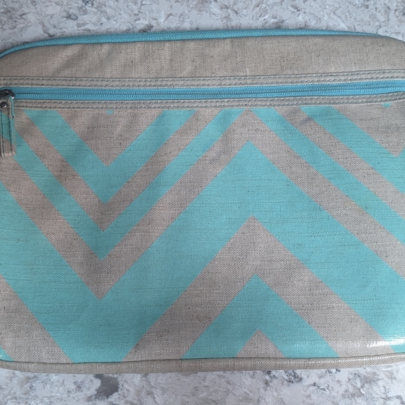 Chevron print Laptop/Chromebook sleeve case. - Picture 3 of 10